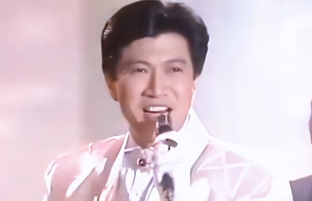 70岁港星定居内地近况，二婚娶小21岁娇妻，开店卖烧鹅粉身家过亿