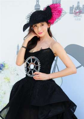 杨二车娜姆图片(在这件事上，杨二车娜姆实力艳压了林志玲)