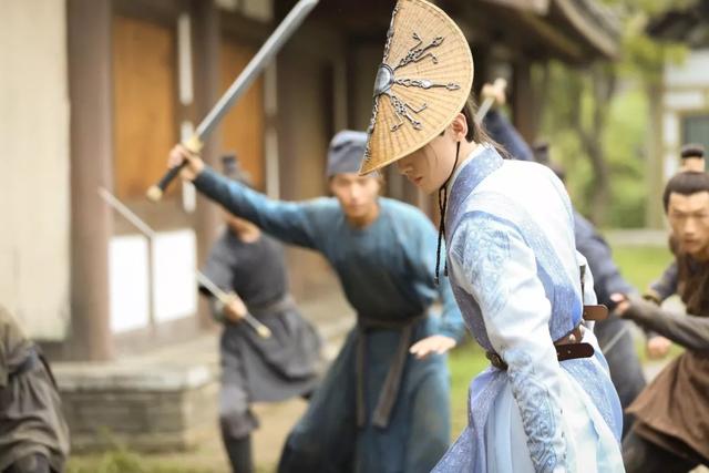 白敬亭演顾南衣被赞“神仙选角”，颜值高就适合演古装剧吗？