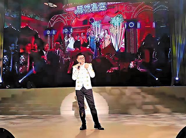 70岁港星定居内地近况，二婚娶小21岁娇妻，开店卖烧鹅粉身家过亿