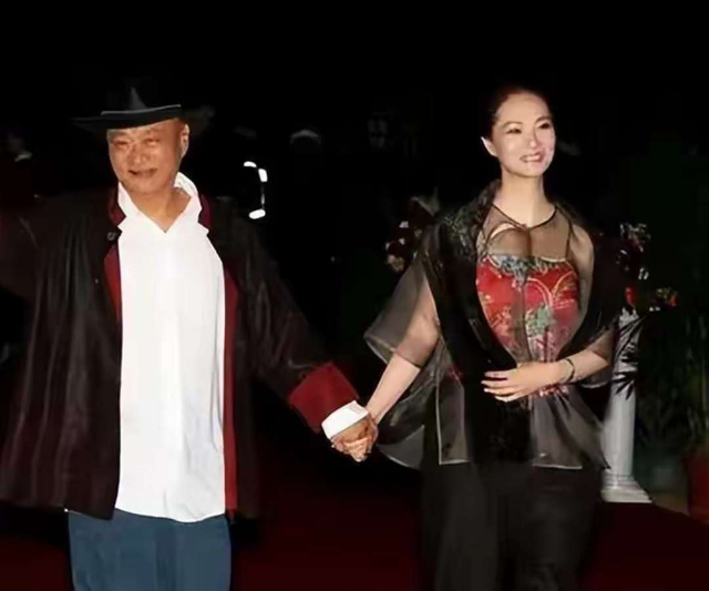 嫁大18岁的凌峰，婚后丈夫不给生活费，青岛美女的贺顺顺图什么