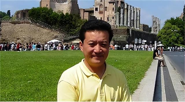 相声演员王平51岁去世,留下妻女悲痛欲绝,逝世原因让人泪目