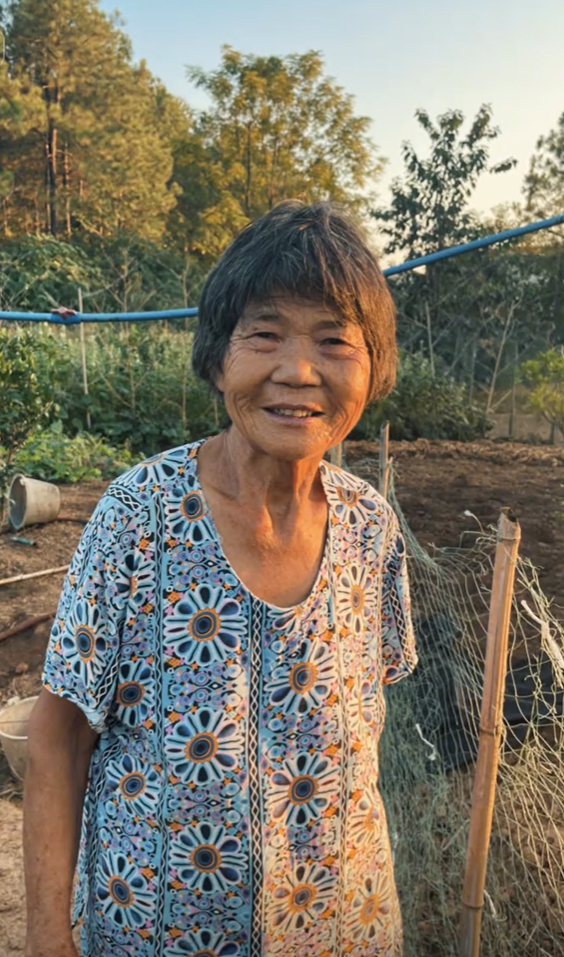 湖南女孩被誉为抖音“余华”，文笔细腻回忆童年，外婆是唯一女主