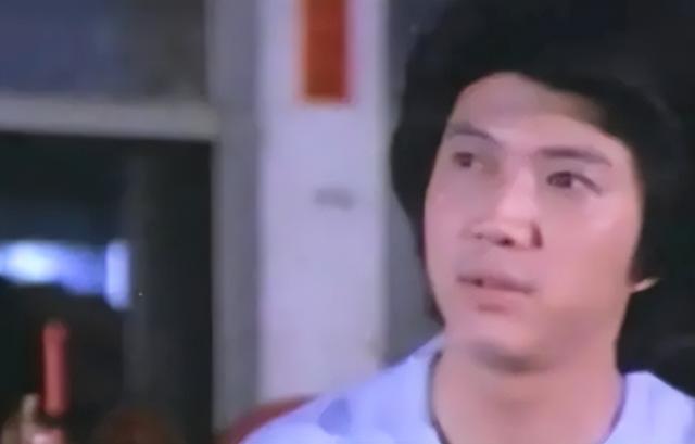 70岁港星定居内地近况，二婚娶小21岁娇妻，开店卖烧鹅粉身家过亿