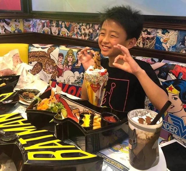 谢霆锋张柏芝9岁小儿子近照：笑容似老爸，留着谢霆锋同款刘海