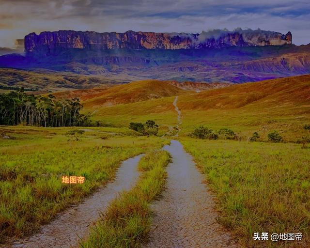 平顶的山脉，是如何形成的？面积相当于新加坡