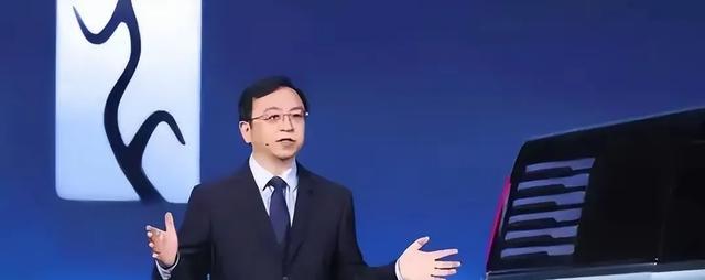 王传福：15岁成孤儿，靠嫂子卖嫁妆读书，成总裁后把嫂子宠成公主