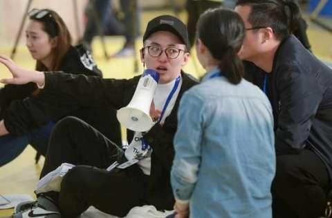 跑男结束了，没想到却红了总导演，居然还是一个88年的帅小伙，出乎意料……