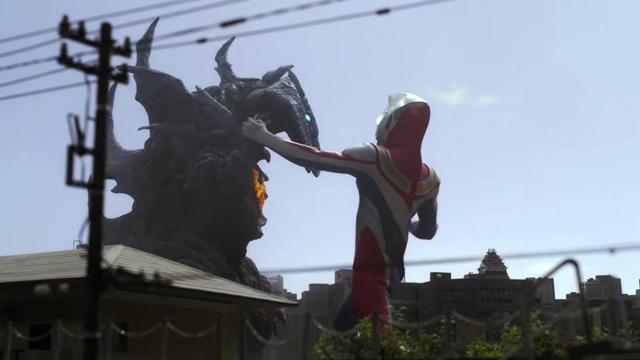 德凯奥特曼21：强壮戴拿，联手强劲德凯，干碎魔神和斯菲亚乔莫斯