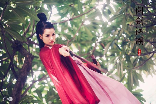 小说：今天是王妃的回门日，王爷答应陪她回去，条件是要带上小妾