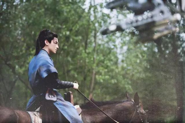 白敬亭演顾南衣被赞“神仙选角”，颜值高就适合演古装剧吗？