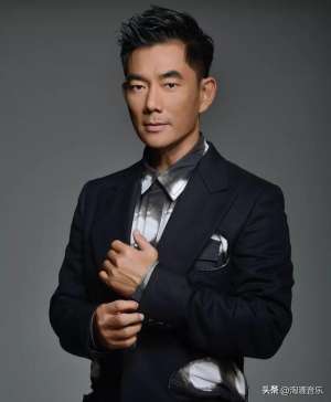 飞鹰女侠(红透半边天的“少年歌侠”，年过半百参加选秀，还是没人拦得下)