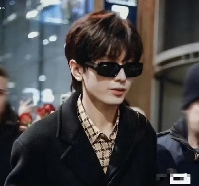 陈晓怎么都想不到，当初身边的小跟班，如今已成了古装“顶流”