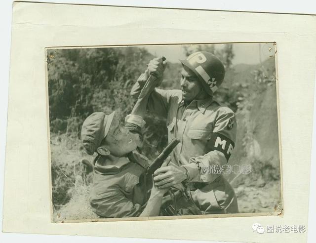 他是八一厂饰演美国人专业户，却是位传奇一生的革命军人、导演