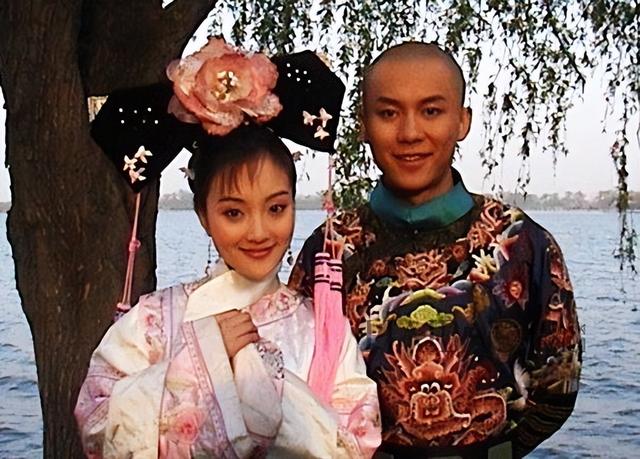 女星李小璐的出轨行为极其恶劣，跟自己干弟弟偷情，夜夜笙歌！