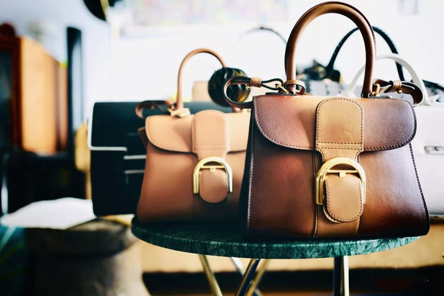 贵妇圈原来是这样的？没有一百多万的包都不配合影