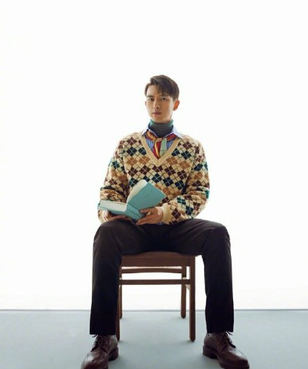 当鹿晗和李现撞衫，颜值竟被他碾压？不在一个水平线上