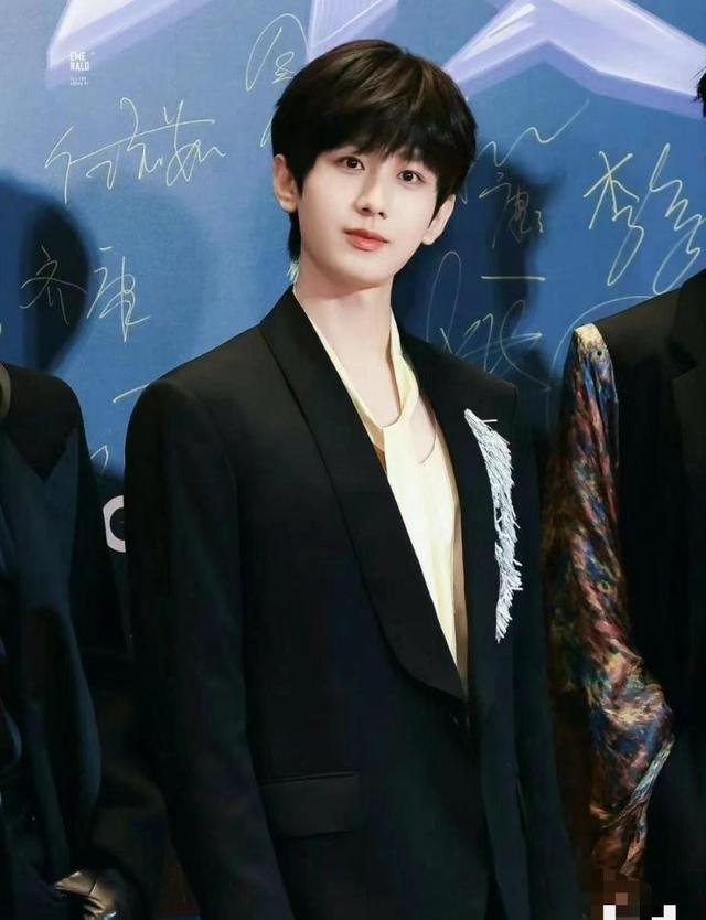 陈晓怎么都想不到，当初身边的小跟班，如今已成了古装“顶流”