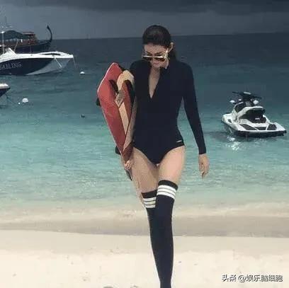 王宝强带女友聚餐，肤白貌美大长腿，身高178，比马蓉好太多