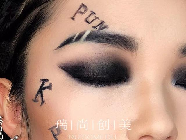 这款另类的朋克妆太酷了，看完我也想试试