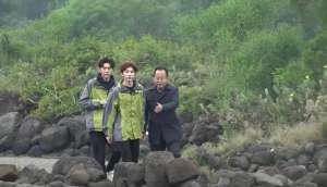 蔡徐坤行程(蔡徐坤下乡赶鸭子，这个爱豆这么好玩的吗？)