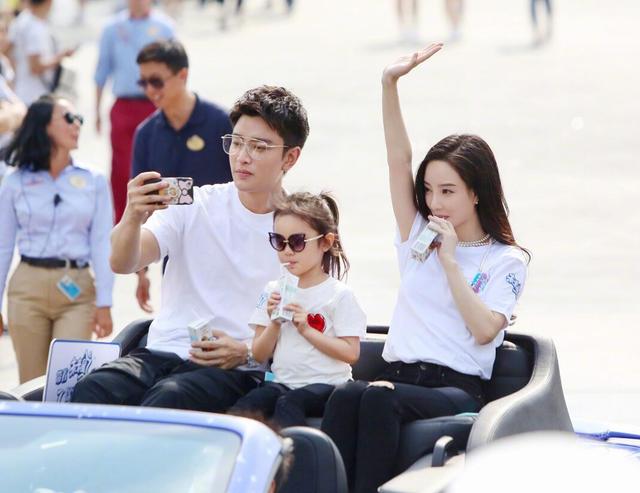 女星李小璐的出轨行为极其恶劣，跟自己干弟弟偷情，夜夜笙歌！