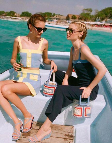 拖鞋要带点跟才好看