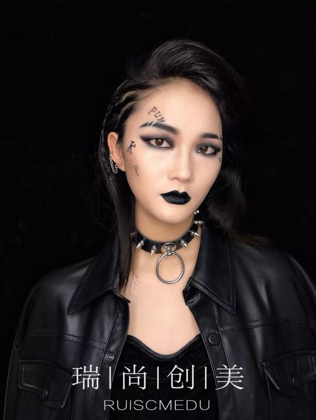 这款另类的朋克妆太酷了，看完我也想试试