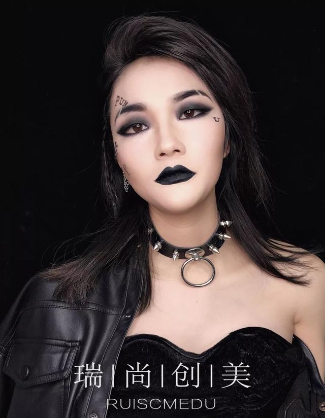 这款另类的朋克妆太酷了，看完我也想试试