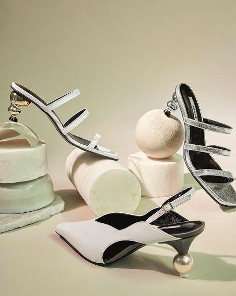 拖鞋要带点跟才好看