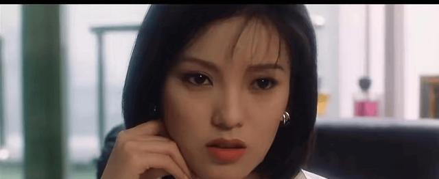 魔鬼身材彭丹，被称三级片“波神”，却转型为国际经济研究院院长