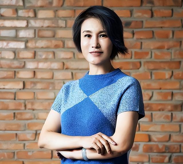 演员王茜：嫁大23岁导演徐庆东，丈夫劳累病逝，她的选择让人泪目