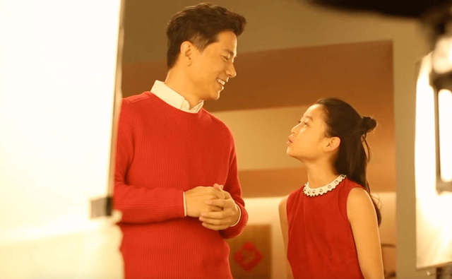 大S女儿“公主坐”引称赞，网友：气质出众，这才是真正的教养