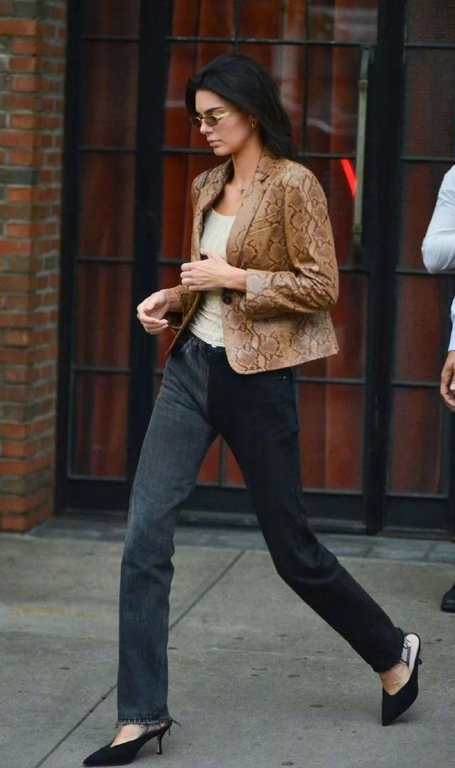 拖鞋要带点跟才好看