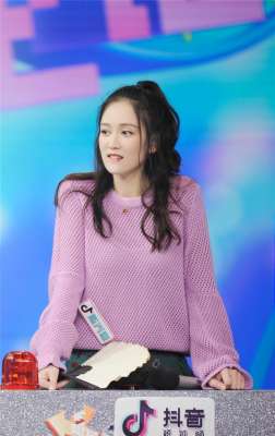 陈乔恩吻戏(陈乔恩泪洒《天天向上》回忆与王一博拍吻戏细节)