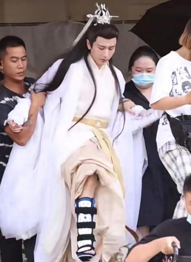 陈晓怎么都想不到，当初身边的小跟班，如今已成了古装“顶流”