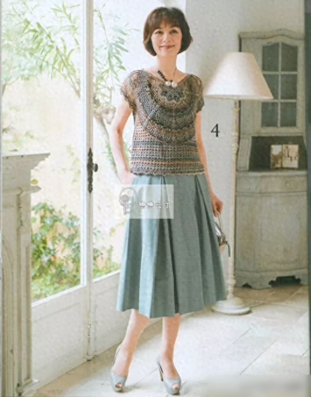 好漂亮的从胸口开始往下钩针编织的夏日缎染蕾丝罩衫