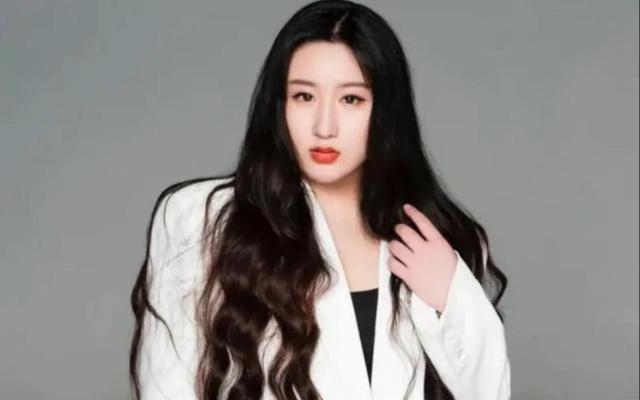 喜剧女王官宣男友！全网傻眼：双向奔赴的“病情”竟然这么上头