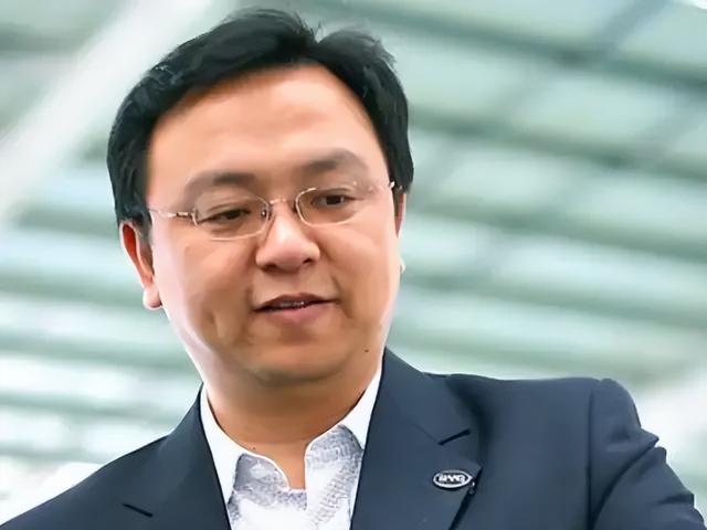 王传福：13岁丧父15岁丧母，嫂子卖嫁妆供上学，百亿身家不忘兄嫂