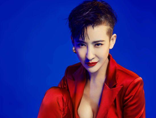 他因脸上有麻子被赐名烧饼，13岁德云社出道，今变肌肉男娶娇妻