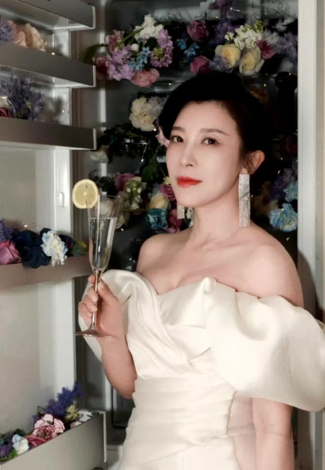 张国民：娶圈外妻子，婚后生一女，女儿也是演员