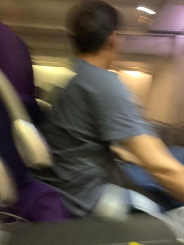 靳东分享俩儿子日常，小儿子会喊爸爸了，大儿子长大了会拍照