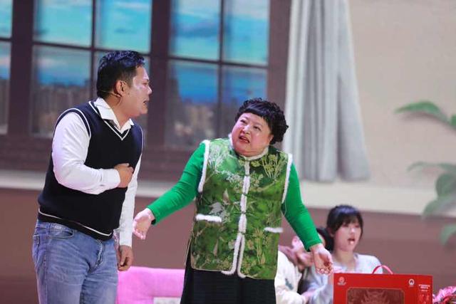 何晶晶小品火爆湖南石化春晚