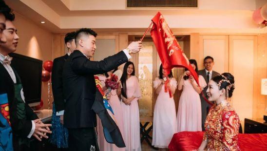 他因脸上有麻子被赐名烧饼，13岁德云社出道，今变肌肉男娶娇妻