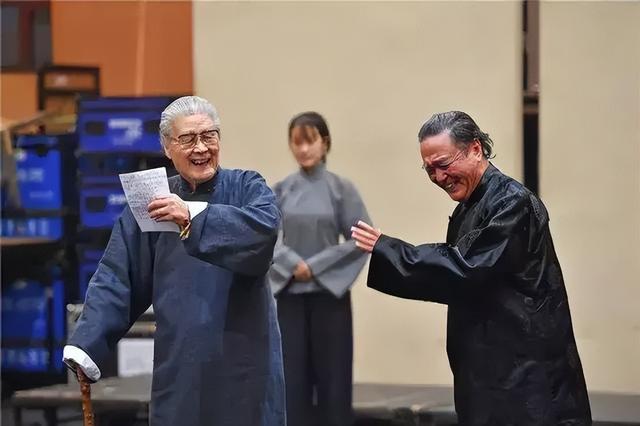 蓝天野：前半生是地下尖兵，后半生是戏剧演员，94岁获七一勋章