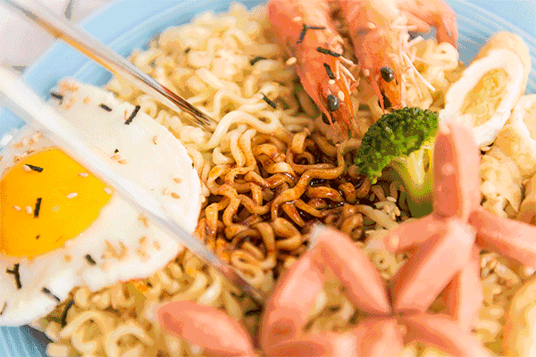 风靡一时的火鸡面为什么大受追捧？是追求刺激还是真的美味？