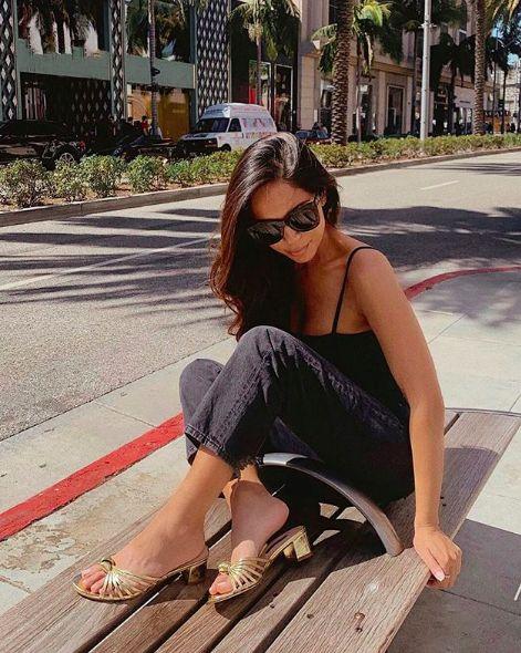 拖鞋要带点跟才好看