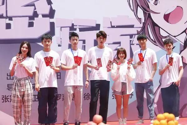 一女四男演绎另类青春，“双人设”新鲜有趣，《亲密玩家》真上头