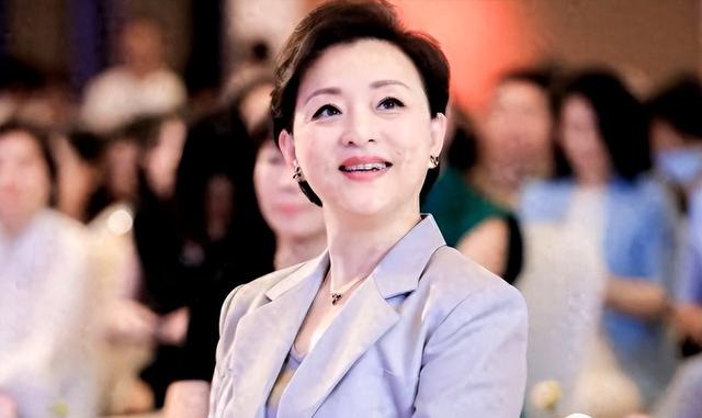 他是杨澜的儿子，不仅身高1米85，就连长相也像复制粘贴