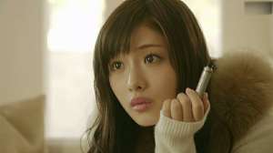 日本美脚(她的美足让许多人为之翘首以盼，卡戴珊在她面前也黯然失色)